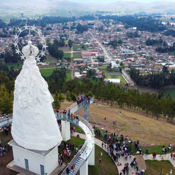 Sapallanga: Inauguran aureola de «Mamacha Cocharcas»