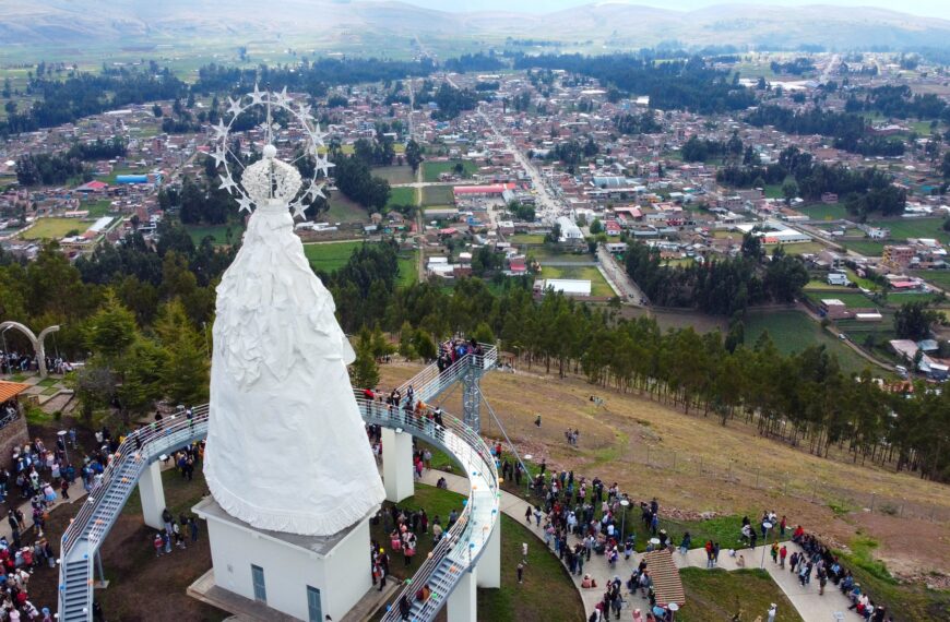 Sapallanga: Inauguran aureola de «Mamacha Cocharcas»